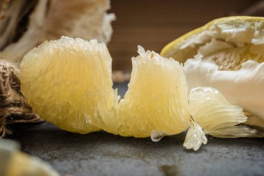 Ham ve sulu pomelo greyfurt