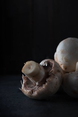 Raw champignons background