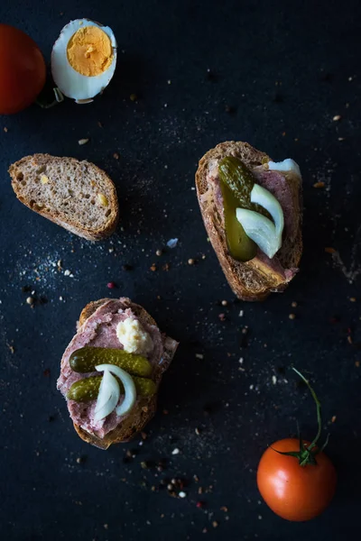 Delicious sandwiches made from whole grain bread — Stock Photo, Image