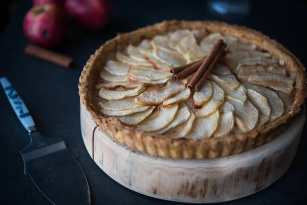 Geleneksel Fransız elmalı tart