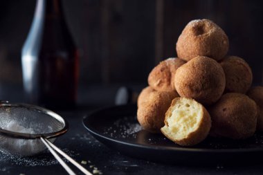 Derin kızarmış hamur topları