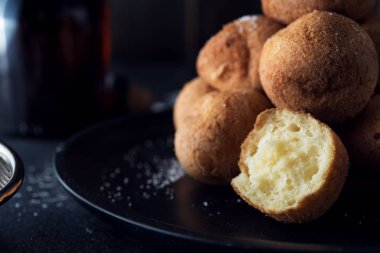 Derin kızarmış hamur topları