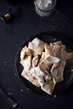 Derin kızarmış pasta şeritler