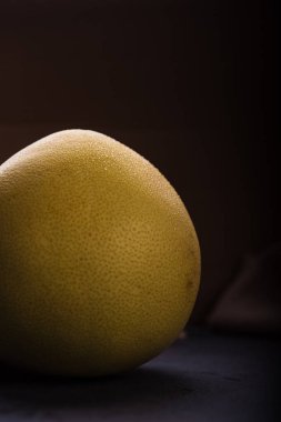 Ham ve sulu pomelo greyfurt