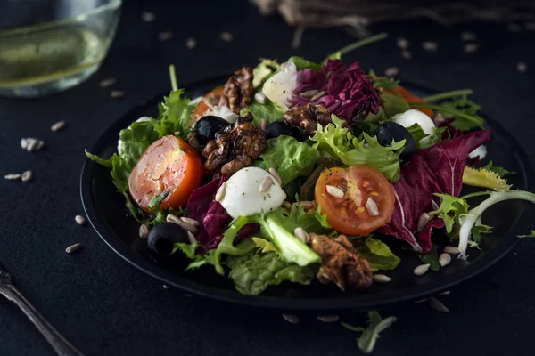 Dieta e salada mediterrânea saudável — Fotografia de Stock