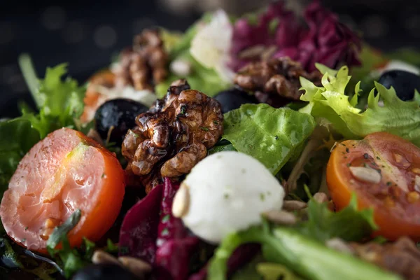 Dieta i zdrowa sałatka śródziemnomorska — Zdjęcie stockowe