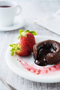 çilek ile çikolatalı sufle