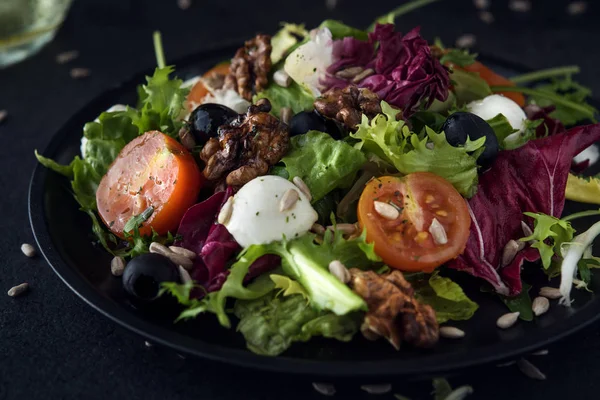 Dieta e salada mediterrânea saudável — Fotografia de Stock