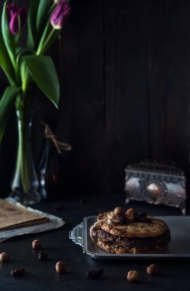 Söta friska kakor med hasselnötter — Stockfoto