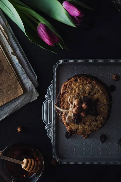 Söta friska kakor med hasselnötter — Stockfoto