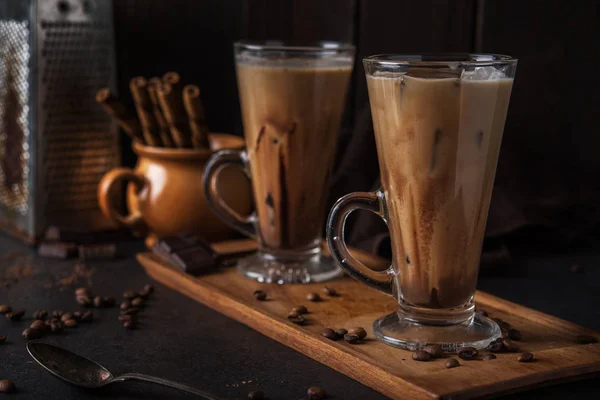 Eiskaffee auf Holzgrund — Stockfoto