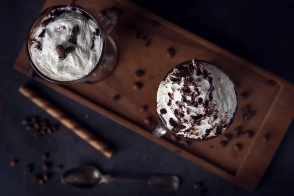 Café helado sobre fondo de madera — Foto de Stock