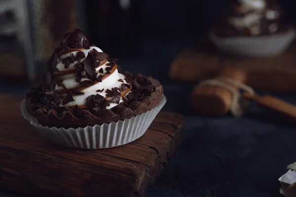 Chocolate Cookie Cream Cherries Dark Background — Stock Photo, Image