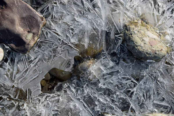 Água congelada num rio — Fotografia de Stock