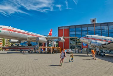 Luzern, İsviçre - 10 Ağustos 2016: Aile scooter zevk RI