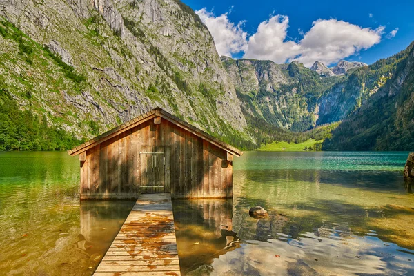 Пірс в мальовниче озеро Оберзеє в Баварії, Німеччина — стокове фото