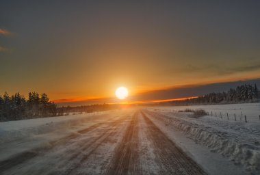 Günbatımı üzerinde yol, Lapland Finland