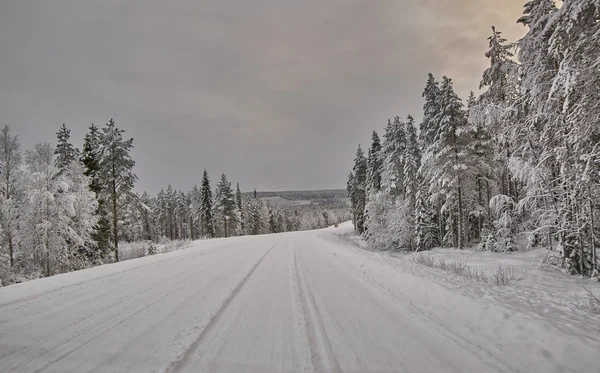 Silnice ve Finsku po sněhová vánice — Stock fotografie