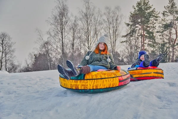 Happy children on a winter sleigh ride — ストック写真