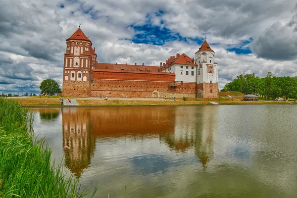 Prachtige Mir kasteel van Wit-Rusland — Stockfoto