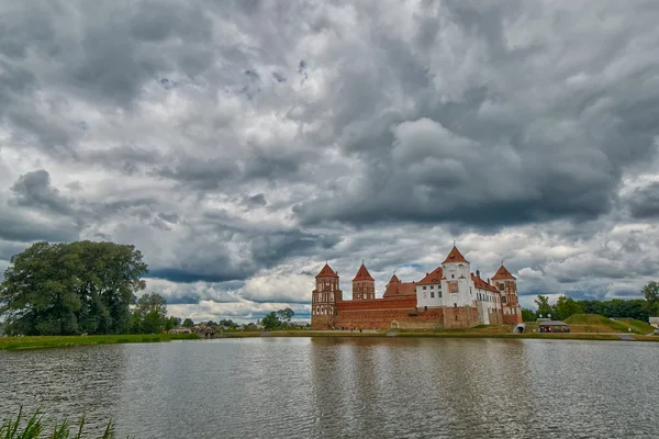 Prachtige Mir kasteel van Wit-Rusland — Stockfoto