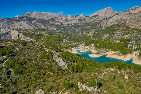 Θέα στην κοιλάδα στη λίμνη Guadalest, Αλικάντε, Ισπανία — Φωτογραφία Αρχείου