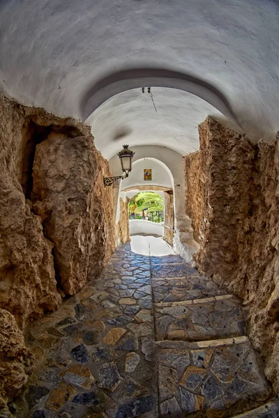 Bogen und Tunnel zum guadalest castle, alicante spanien — Stockfoto