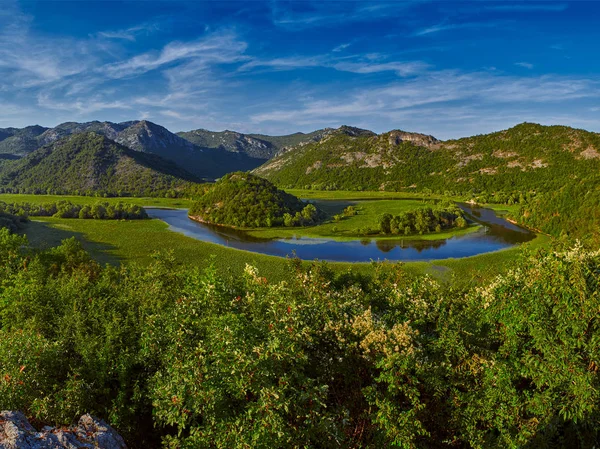 Karadağ görkemli manzara - Rijeka Crnojevica nehir bükme — Stok fotoğraf