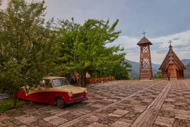 Mokra Gora, Sırbistan - 02 Haziran 2017: Western Drvengrad Köyü