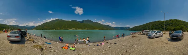 Pláž Nedaleko Hradu Ananuri Gruzii — Stock fotografie