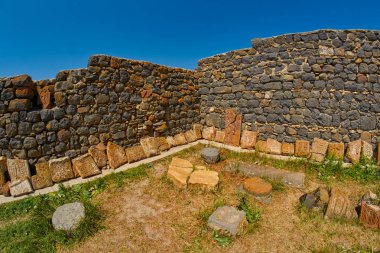 Sevan Gölü, Armen Sevanavank Manastırı yakınındaki taş khachkars
