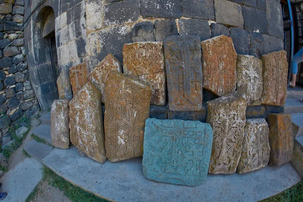 Stone khachkars near Sevanavank Monastery at Sevan Lake in Armen — Stock Photo, Image