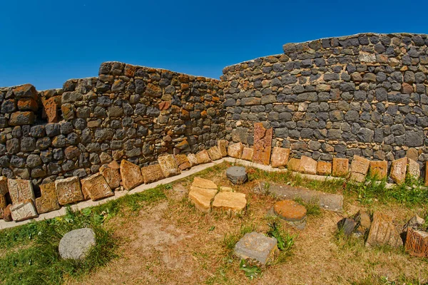 Stone khachkars near Sevanavank Monastery at Sevan Lake in Armen — Stock Photo, Image