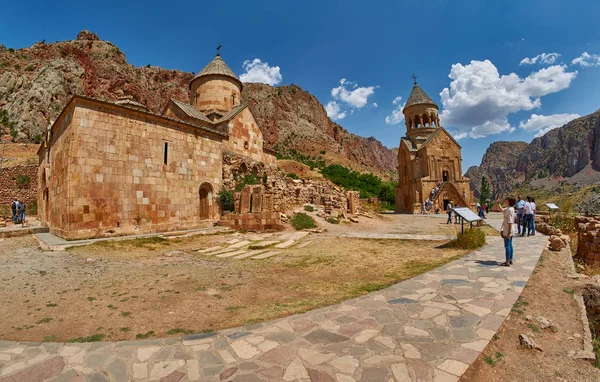 MONASTERIO NORAVANK, ARMENIA - 02 AGOSTO 2017: Monasterio de Noravank — Foto de Stock