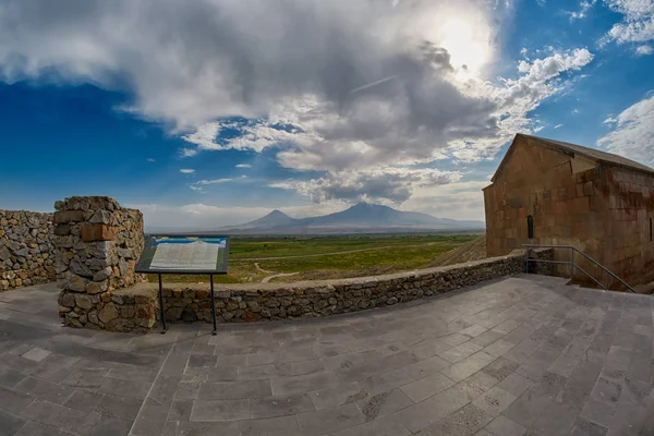 Mosteiro Khor Virap na Armênia-Turquia Fronteira perto de Ararat Mounta — Fotografia de Stock