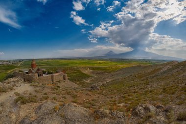 Khor Virap Manastırı yakınındaki Ararat Mounta Ermeni-Türk sınırında