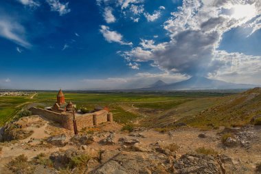 Khor Virap Manastırı yakınındaki Ararat Mounta Ermeni-Türk sınırında