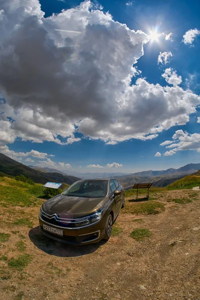 Автомобиль Citroen Горах — стоковое фото