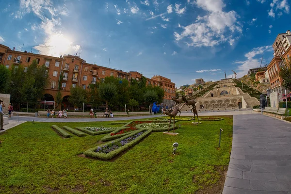 Yerevan, ARMENIA - Berømte Cascade Park og trappe i Erevan - Stock-foto