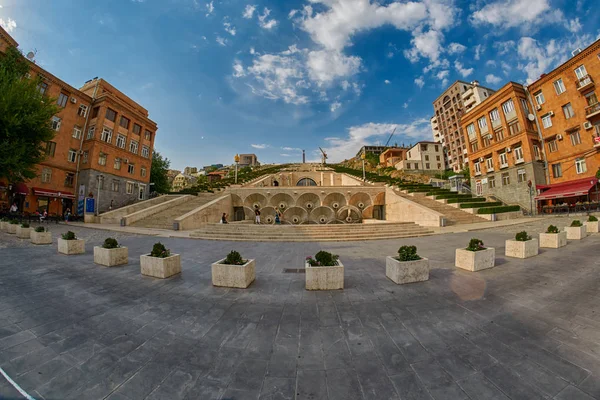 Erevan, ARMENIA - Famoso Parque Cascada y Escalera en Erevan — Foto de Stock