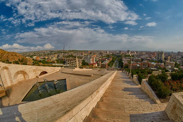 Каскадная лестница в Ереване — стоковое фото