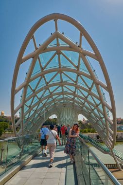 Tiflis, Gürcistan - 31 Temmuz 2016: Tby barış Köprüsü dönüm noktası