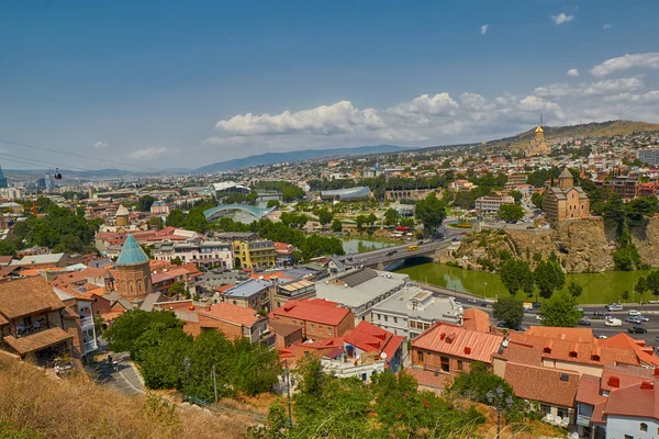 Oferuje panoramiczny widok na centrum Tbilisi — Zdjęcie stockowe