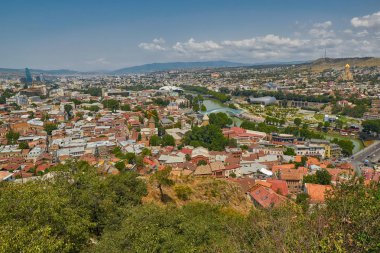 Tiflis merkezi üzerinden panoramik görünüm