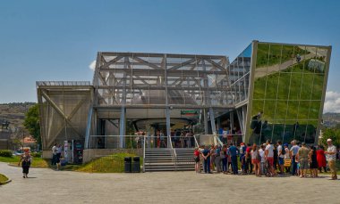 Tiflis, Gürcistan: 31 Ağustos Tbilisi teleferik istasyonuna