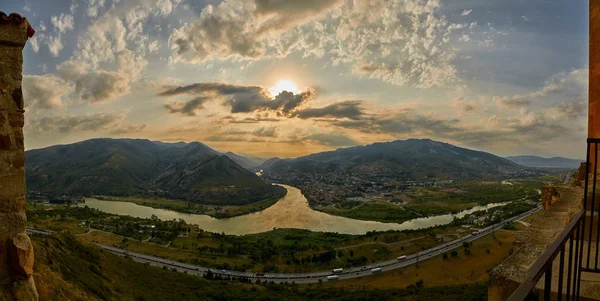 Zániku Panorama Mtsketa od klášter Džvari — Stock fotografie