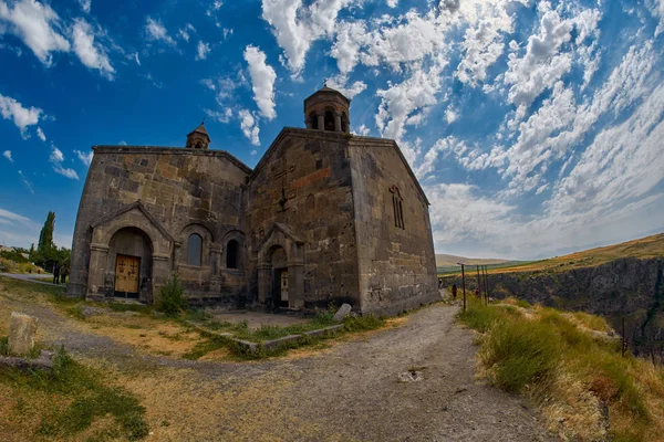 ARTASHAVAN, ARMENIA - 06 AGOSTO 2017: Monasterio de Saghmosavank — Foto de Stock