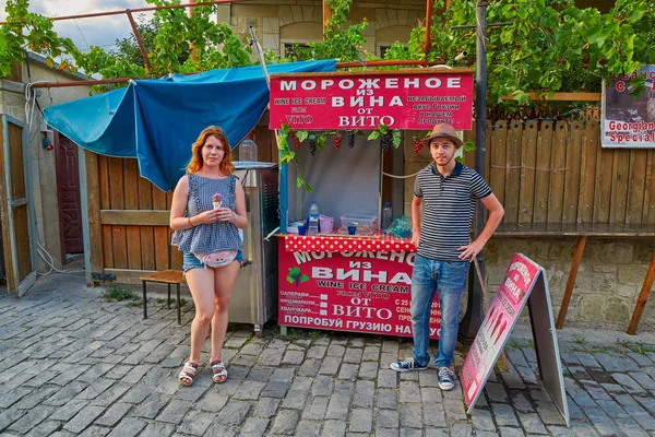 Мцхета, Грузія - 31 липня 2017: дегустація морозива з win — стокове фото