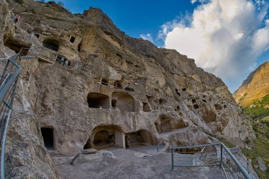 Vardzia, Gürcistan - 06 Ağustos 2017: dağ şehir Vardzia mağara