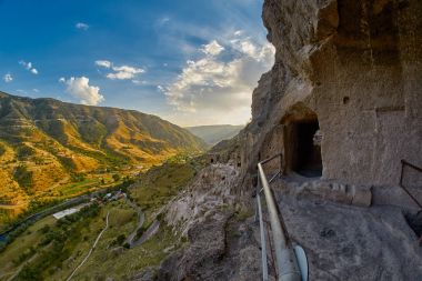 Vardzia dağın mağara kasaba Gürcistan '